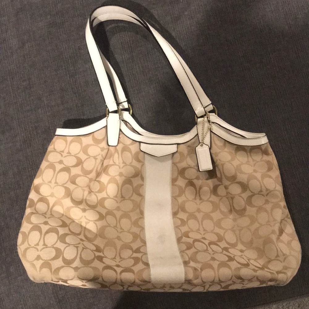Women’s Coach handbag